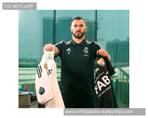 本泽马重返赛场展现王者风范引发球迷热议与期待